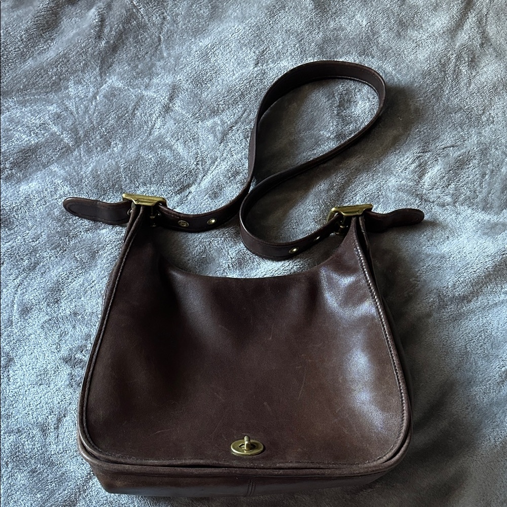 Vintage coach 9718 mahogany legacy crescent